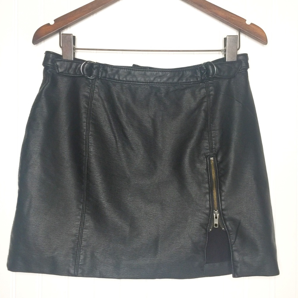 FREE PEOPLE - BLACK FAUX LEATHER SKIRT - 10 NWT